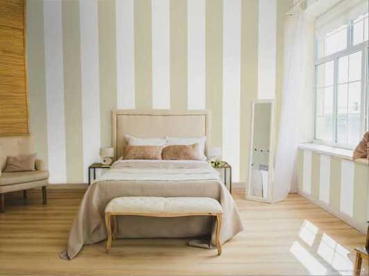 Carta da parati a righe grandi Beige e Bianco in TNT