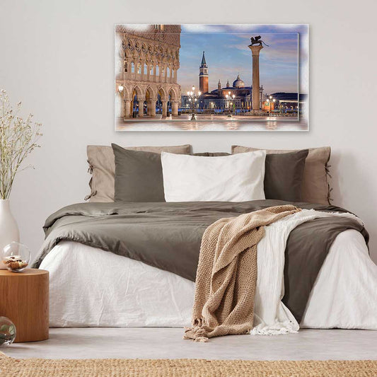 Quadro Venezia Piazza San Marco su tela con cornice decorata