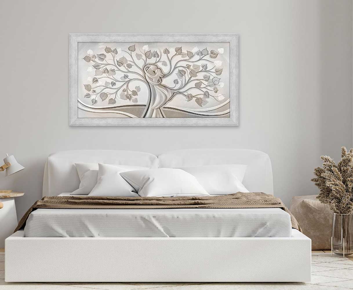Quadro Abbraccio nell'Albero con cornice grigia moderno