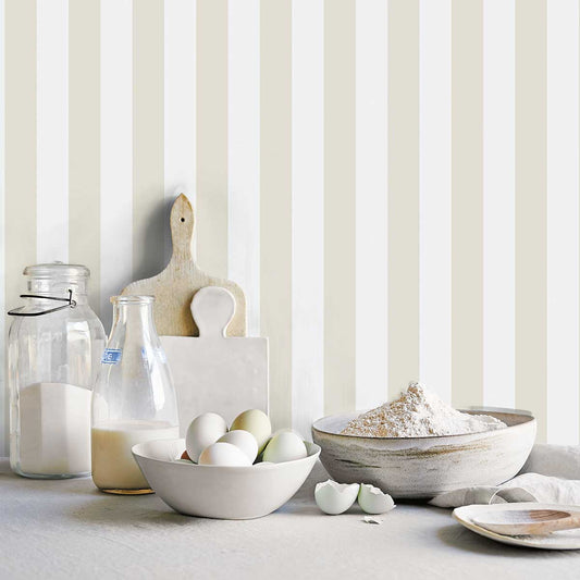 Carta da parati a righe beige e bianco in TNT